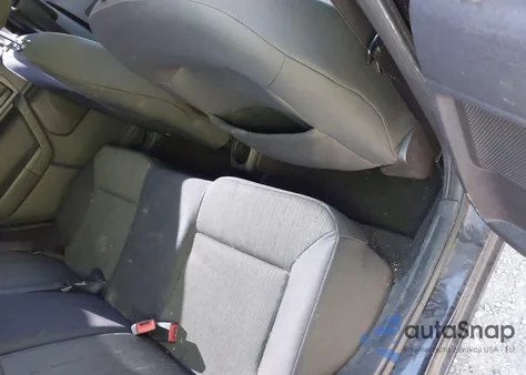 2010 Ford Focus Se z USA, uszkodzony, nr VIN 1FAHP3FN4AW175360